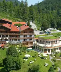 4-Sterne-Berghotel Feuriger Tatzelwurm